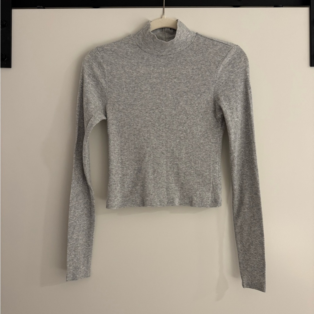 American Eagle Heather Gray Long Sleeve Mockneck Top